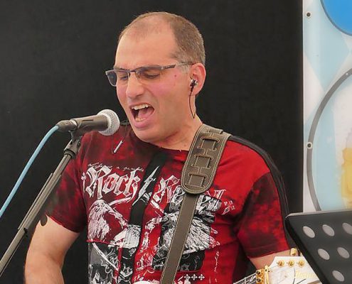 Özkan Sarikaya (Lead Guitar)